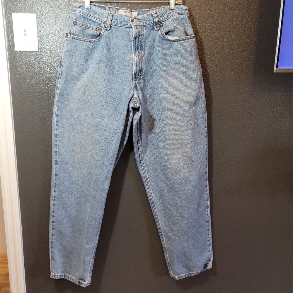 Vintage Levi's 560 34x32 comfort fit light wash jean
